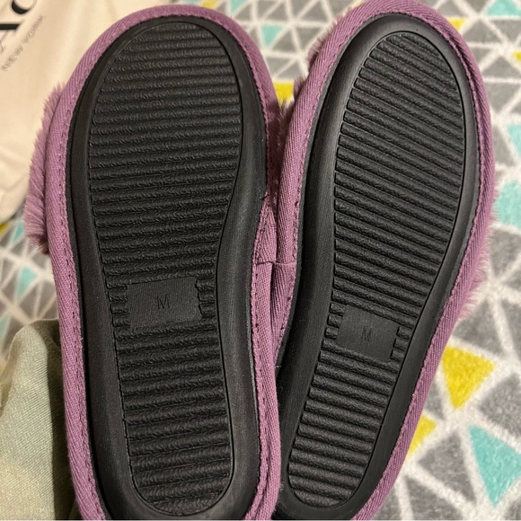 Fuzzy PINK slide on slippers - Picture 2 of 3